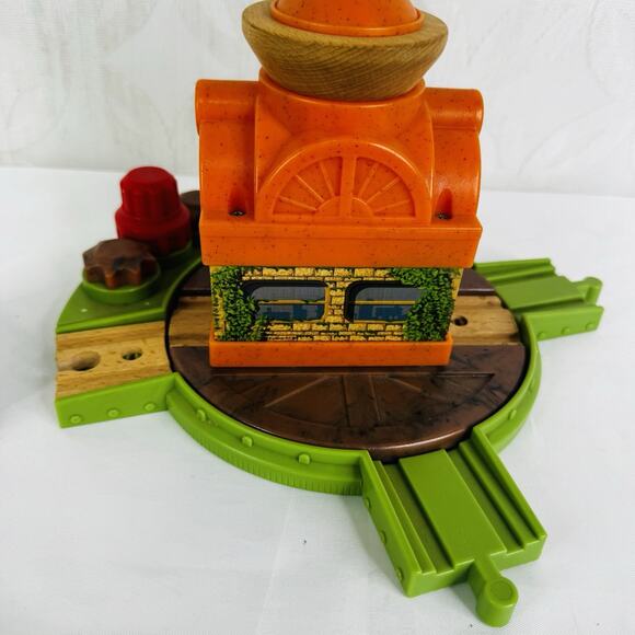 Learning Chuggington Railway Old‎ Town Turntable 2011 - Picture 3 of 7
